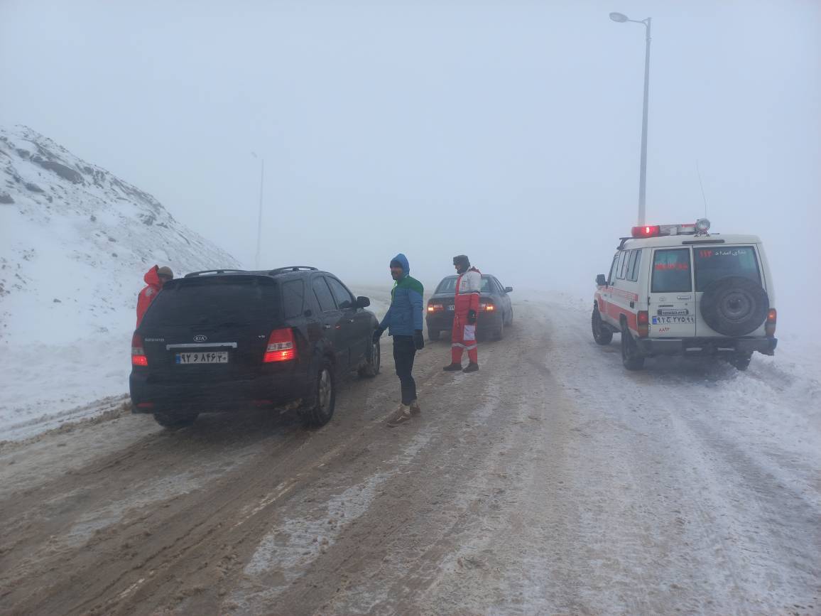 امدادرسانی به ۸۰۷ نفر گرفتار شده در برف و کولاک خلخال
