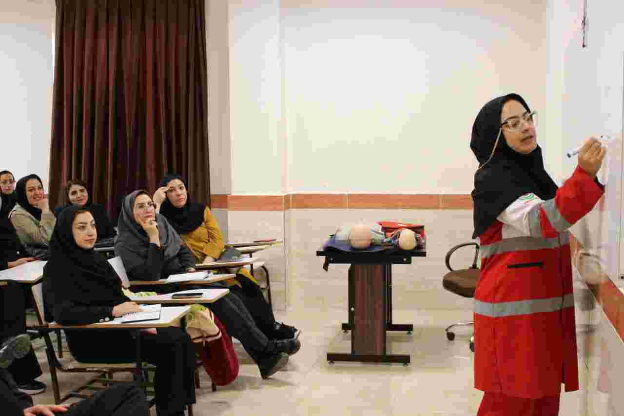 برگزاری دوره آموزشی «مدیریت بحران و تکنیک‌‌های کنترل آن در خانواده» در جهاددانشگاهی اردبیل 