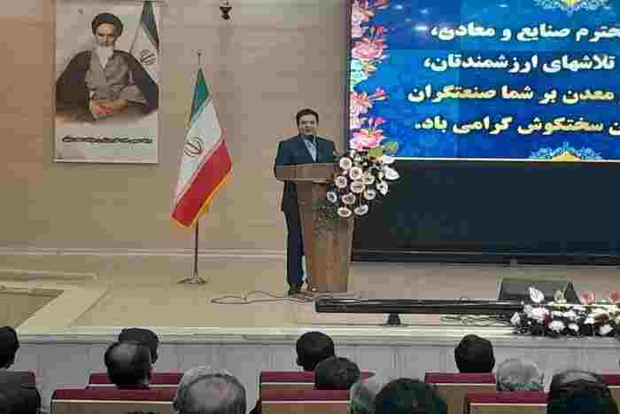 رفع مشکلات بخش صنعت در گرو بازنگری در سیاست‌های غلط 