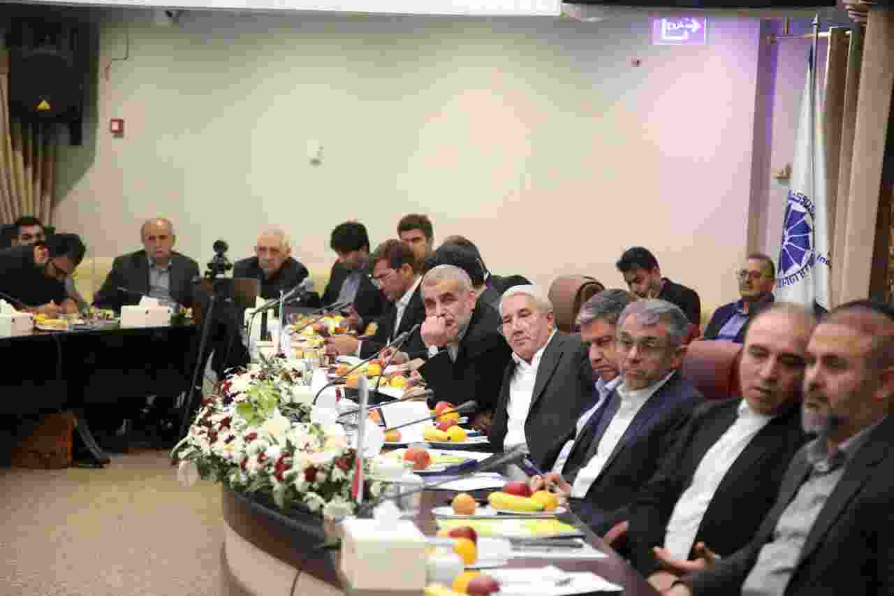 نیاز ارزی و تأمین مواد اولیه، مهم‌ترین چالش واحدهای تولیدی استان است 