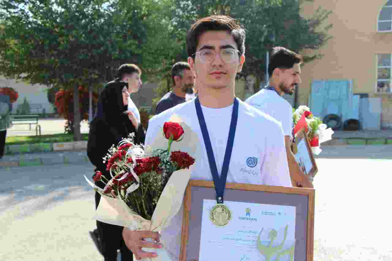    علی شفیعی، چهره خلاق اردبیلی، قهرمان ملی فناوری طراحی گرافیک شد
