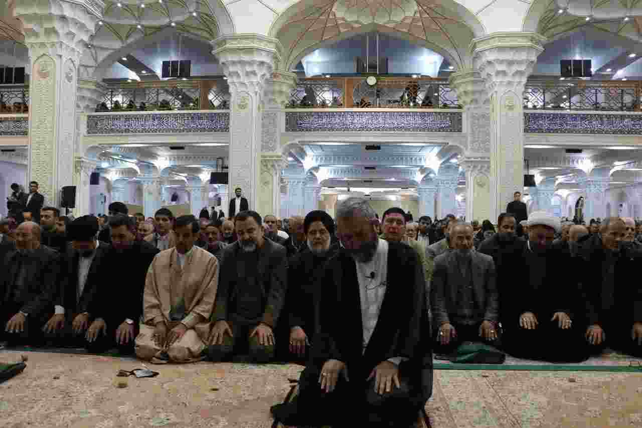   نماز طلب باران به امامت آیت الله عاملی اقامه شد