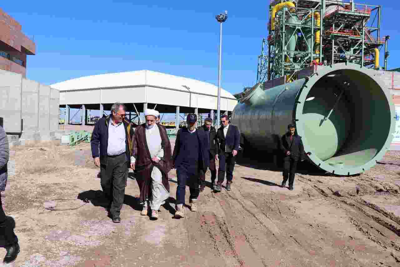  دستگاه قضایی پای کار تولید، بازدید میدانی مقام عالی قضایی استان از پروژه راهبردی فولاد در اردبیل